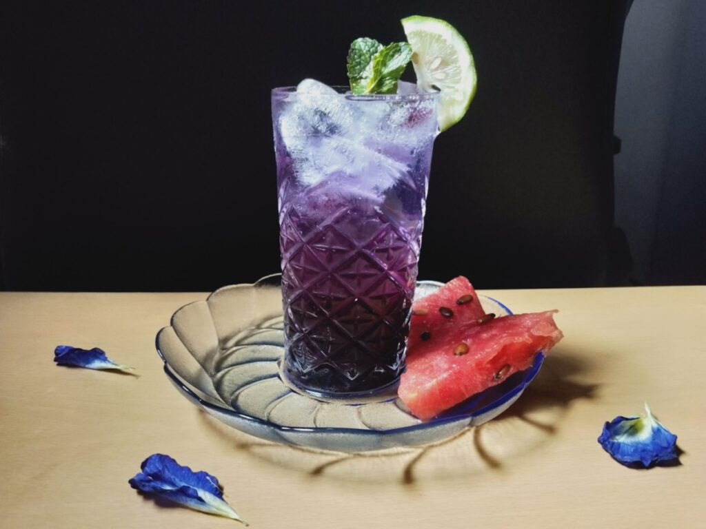 Fizzy and fruity wolf hook juice
